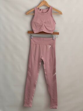 Gymshark Flawless Knit Sports Bra (S) & Leggings (S) Set in Mauve Pink